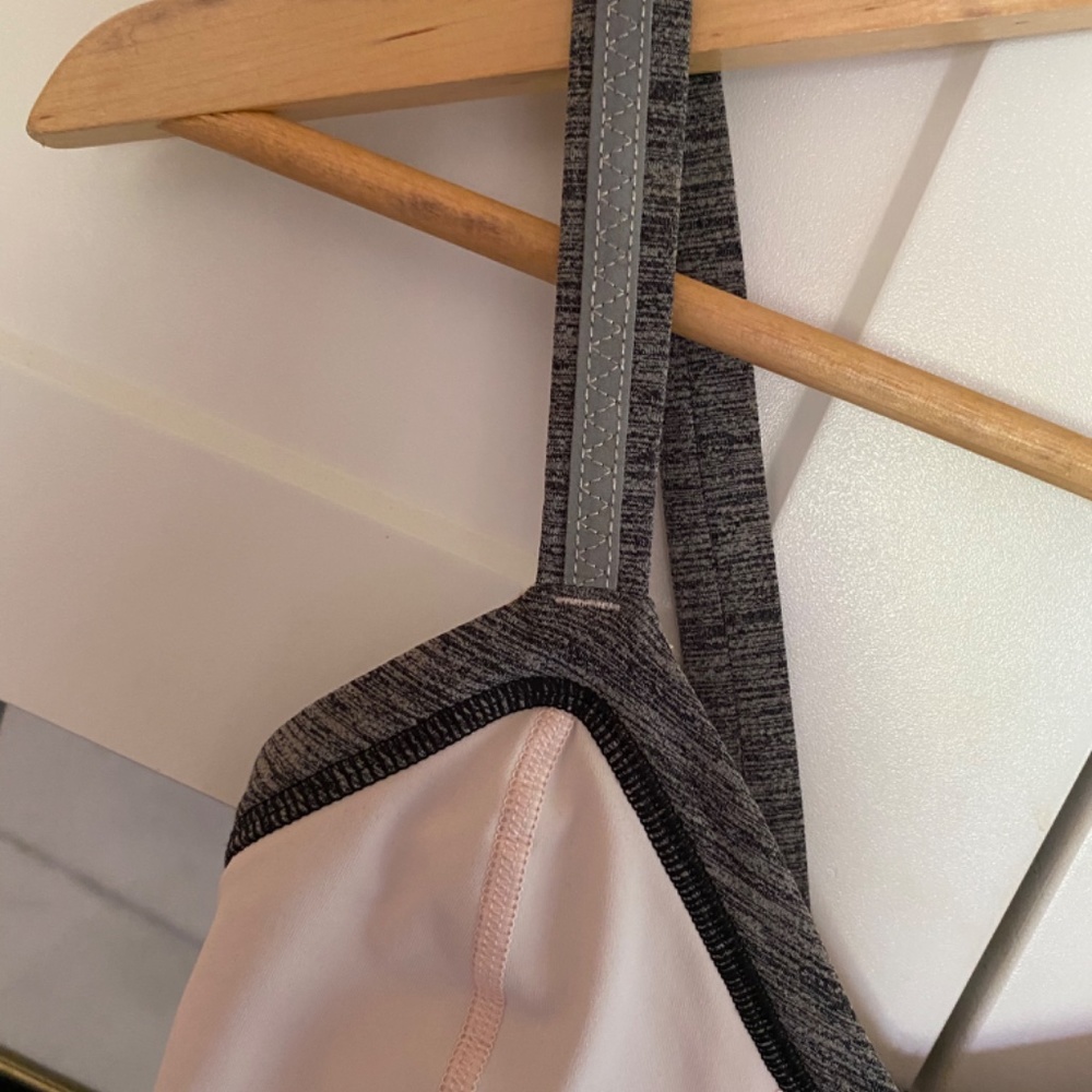 Lululemon - Picture 9 of 15